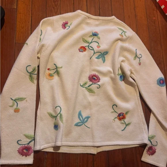 The House of Logan mid-coast Maine boutique embroidered sweater - Picture 9 of 11